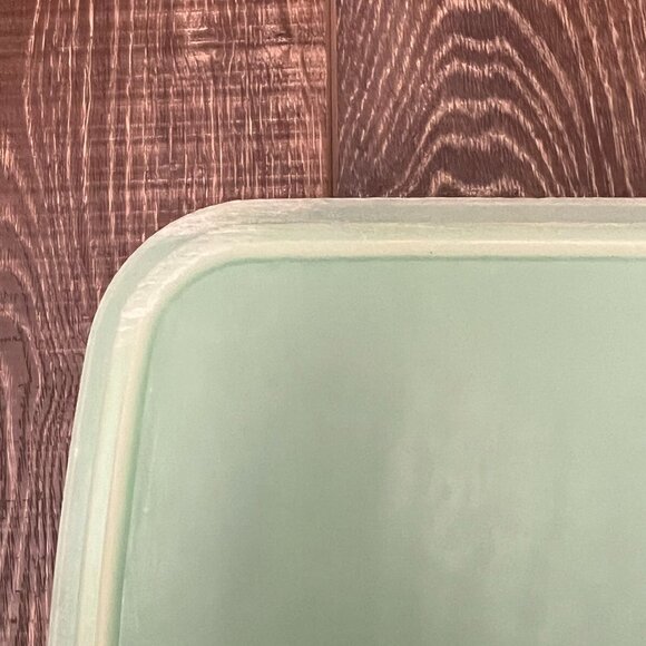 Vintage Tupperware Jadeite Green Celery/Vegetable Keeper - Picture 7 of 16